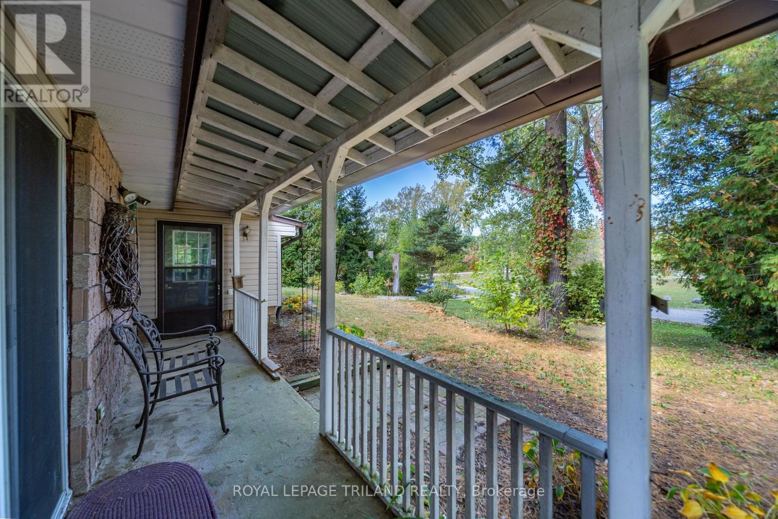 7707 Patrick Street, Lambton Shores, Ontario  N0M 2L0 - Photo 10 - X12464619