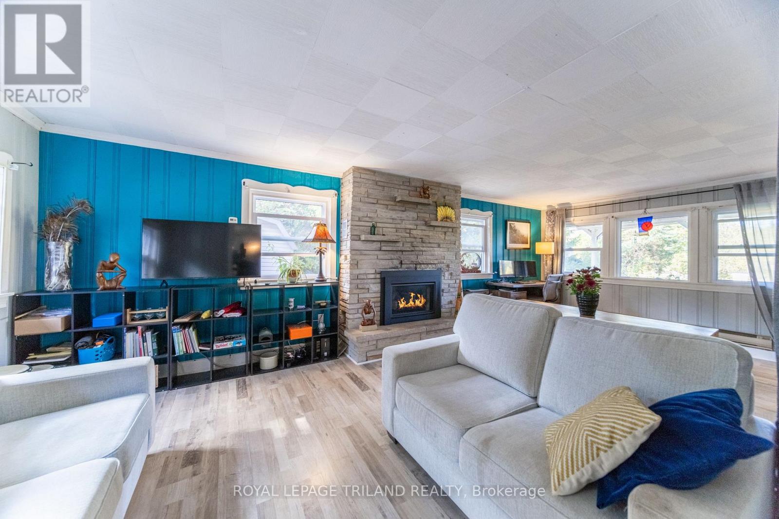 7707 Patrick Street, Lambton Shores, Ontario  N0M 2L0 - Photo 13 - X12464619