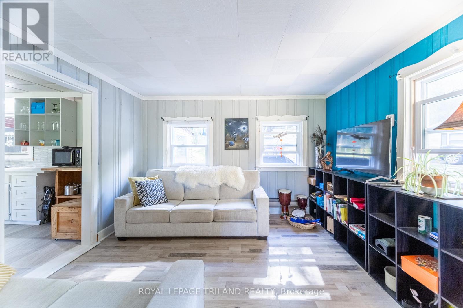 7707 Patrick Street, Lambton Shores, Ontario  N0M 2L0 - Photo 14 - X12464619