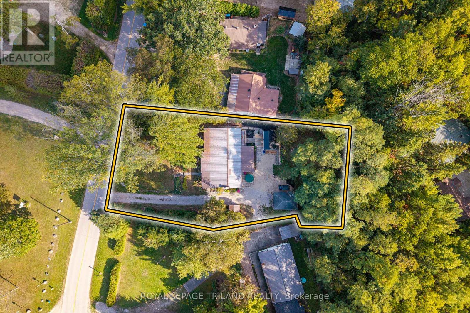 7707 Patrick Street, Lambton Shores, Ontario  N0M 2L0 - Photo 32 - X12464619