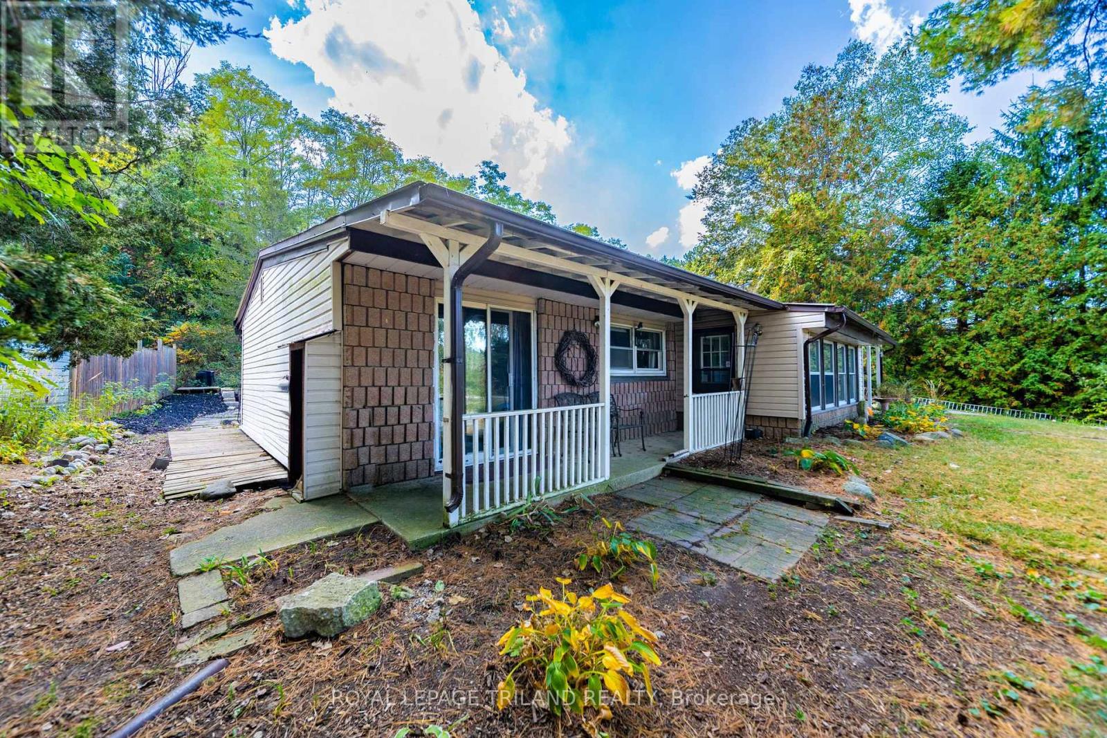 7707 Patrick Street, Lambton Shores, Ontario  N0M 2L0 - Photo 33 - X12464619