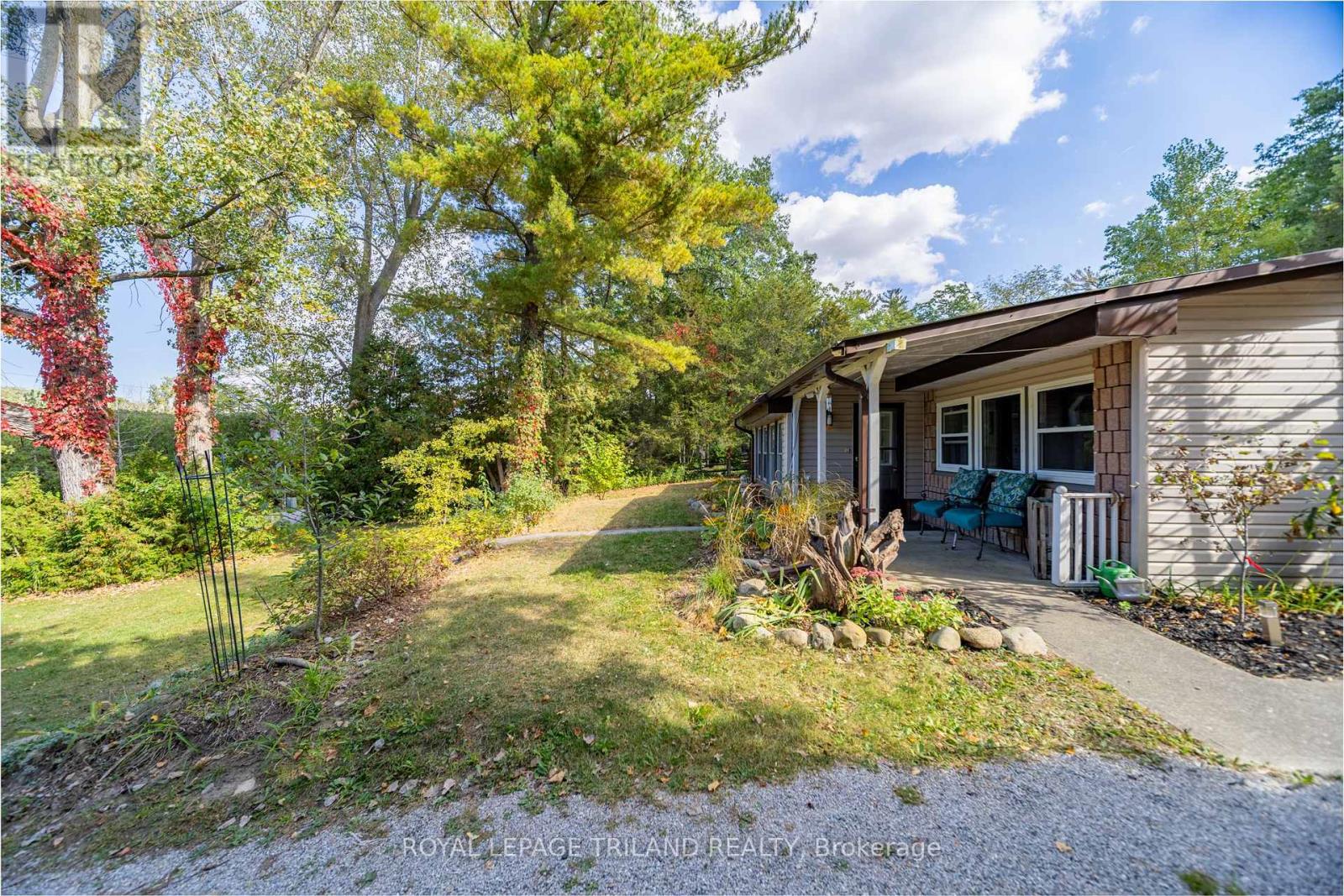 7707 Patrick Street, Lambton Shores, Ontario  N0M 2L0 - Photo 34 - X12464619