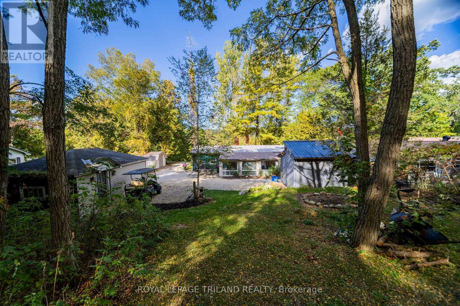 7707 Patrick Street, Lambton Shores, Ontario  N0M 2L0 - Photo 35 - X12464619