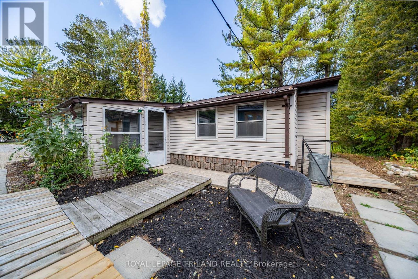 7707 Patrick Street, Lambton Shores, Ontario  N0M 2L0 - Photo 41 - X12464619