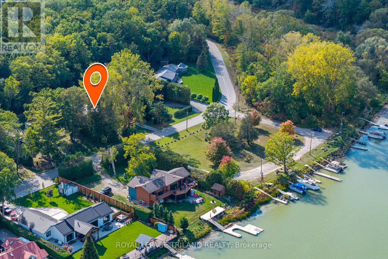 7707 Patrick Street, Lambton Shores, Ontario  N0M 2L0 - Photo 43 - X12464619