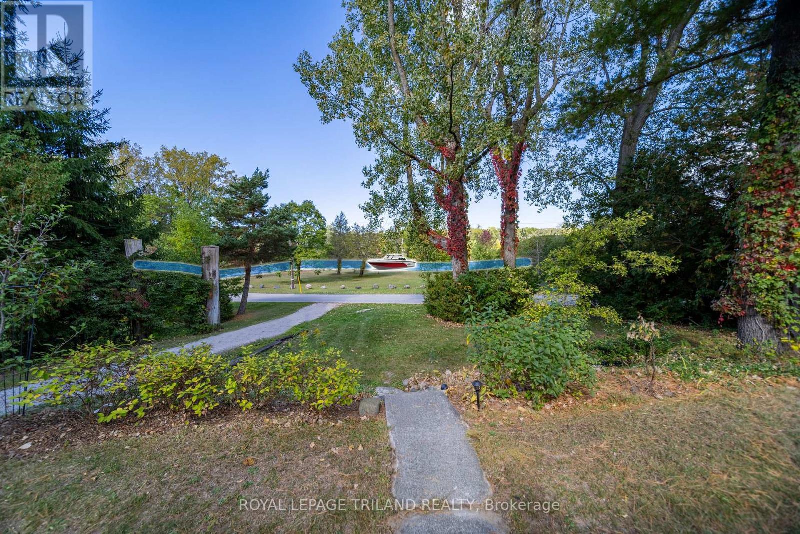 7707 Patrick Street, Lambton Shores, Ontario  N0M 2L0 - Photo 45 - X12464619
