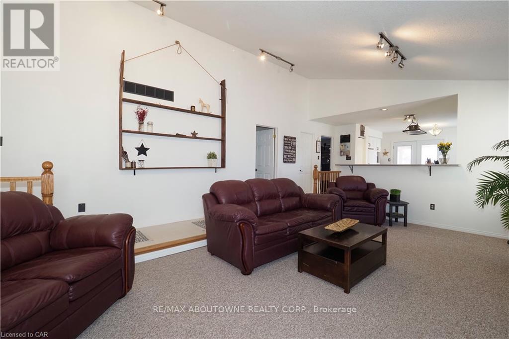 Main - 33 Boulder Crescent, Guelph, Ontario  N1G 5A2 - Photo 10 - X12464541