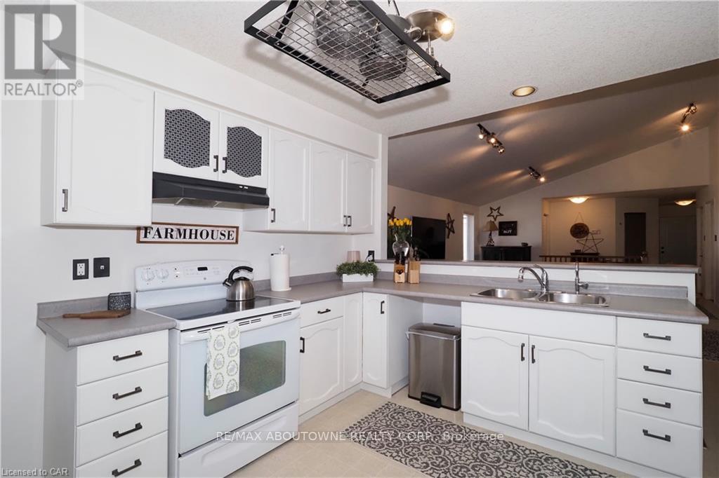 Main - 33 Boulder Crescent, Guelph, Ontario  N1G 5A2 - Photo 13 - X12464541