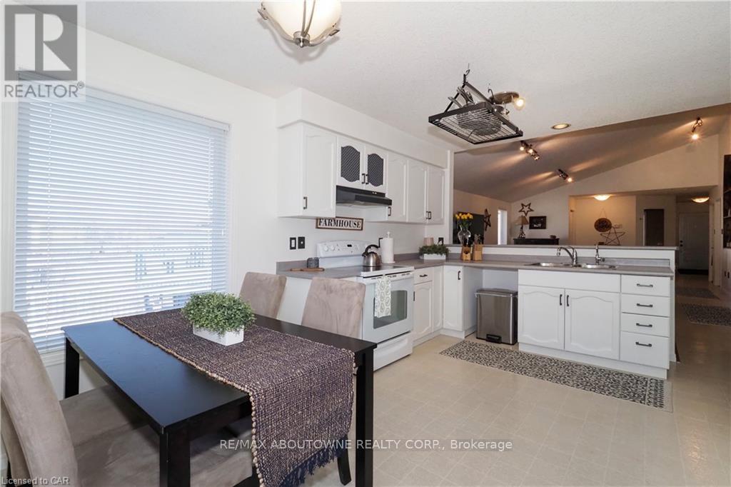 Main - 33 Boulder Crescent, Guelph, Ontario  N1G 5A2 - Photo 14 - X12464541
