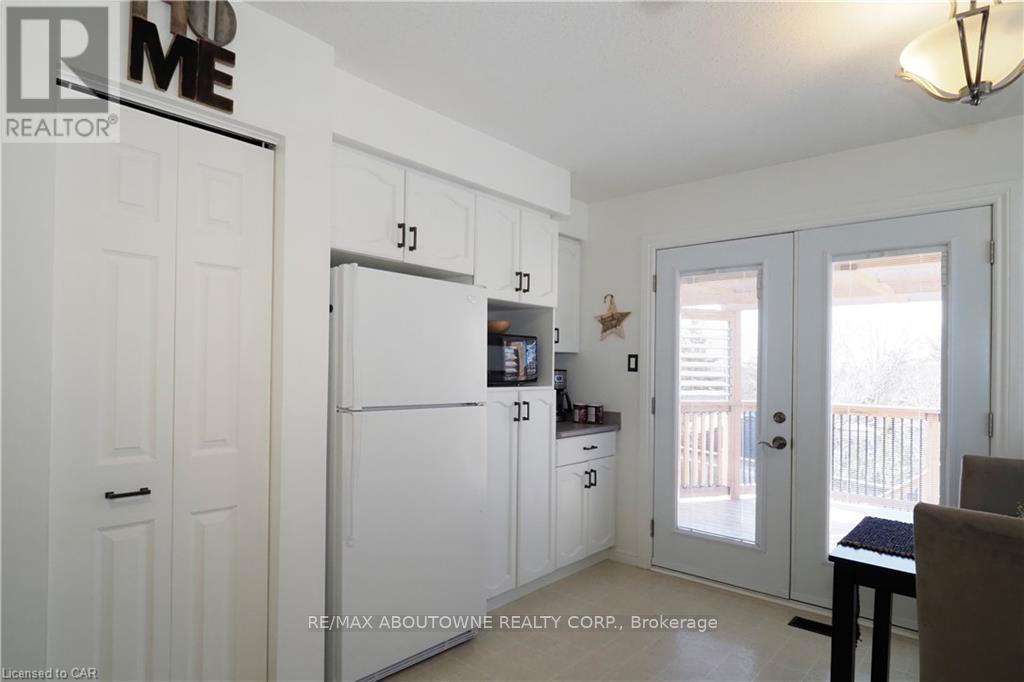 Main - 33 Boulder Crescent, Guelph, Ontario  N1G 5A2 - Photo 15 - X12464541