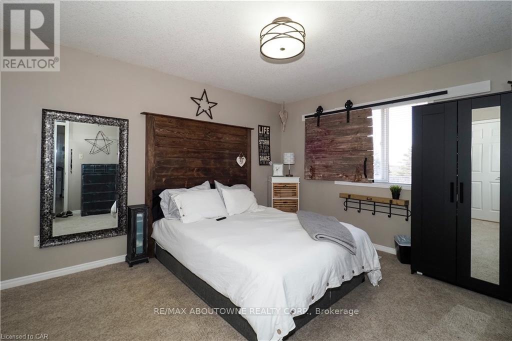 Main - 33 Boulder Crescent, Guelph, Ontario  N1G 5A2 - Photo 17 - X12464541