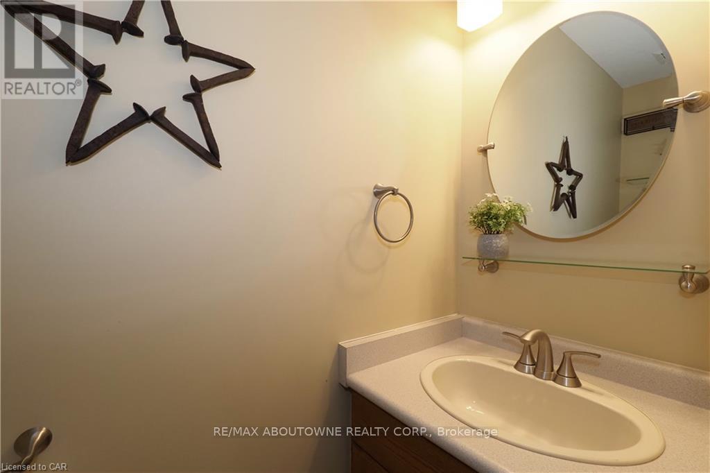 Main - 33 Boulder Crescent, Guelph, Ontario  N1G 5A2 - Photo 24 - X12464541
