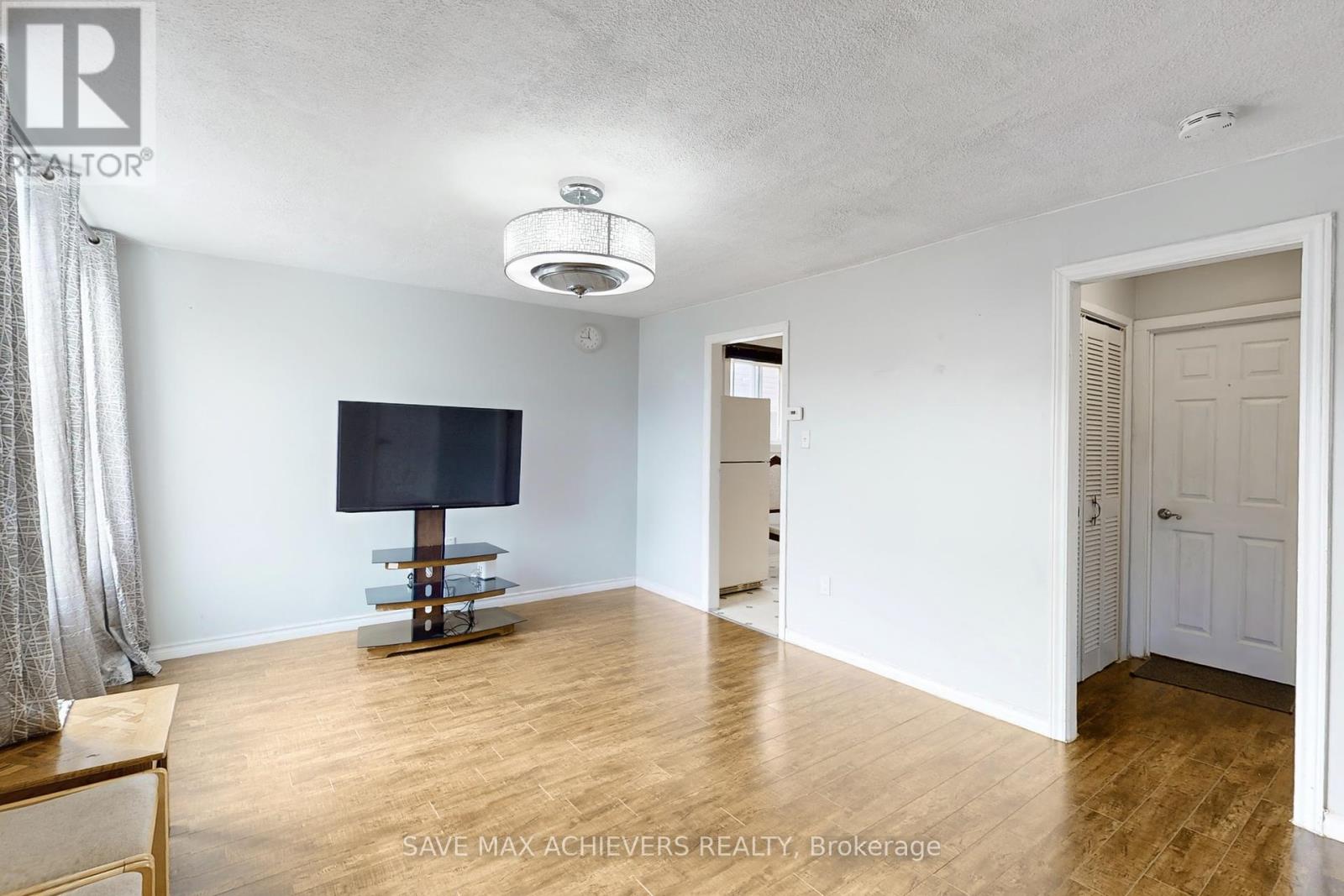 43 Normanhurst Avenue, Hamilton, Ontario  L8H 5M3 - Photo 10 - X12464573