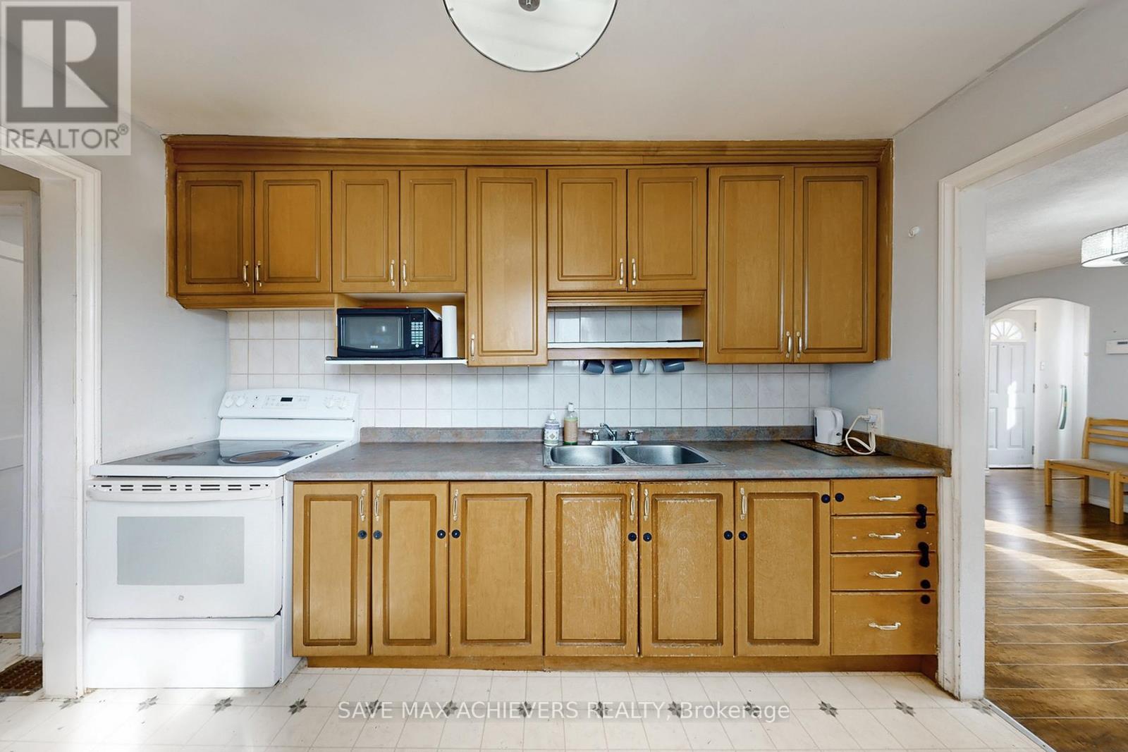 43 Normanhurst Avenue, Hamilton, Ontario  L8H 5M3 - Photo 11 - X12464573