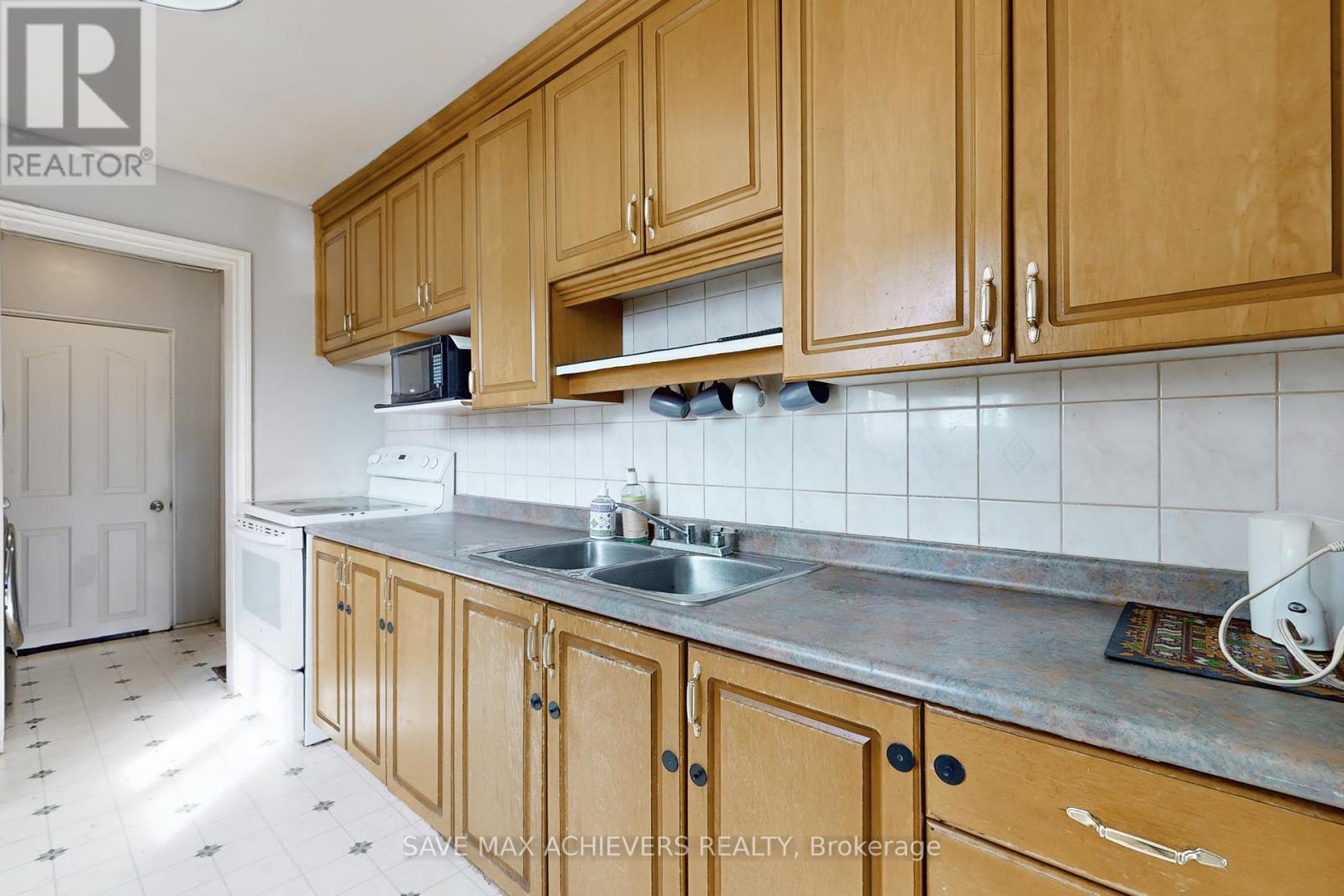 43 Normanhurst Avenue, Hamilton, Ontario  L8H 5M3 - Photo 12 - X12464573