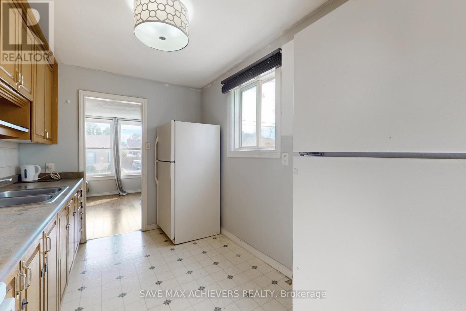 43 Normanhurst Avenue, Hamilton, Ontario  L8H 5M3 - Photo 14 - X12464573