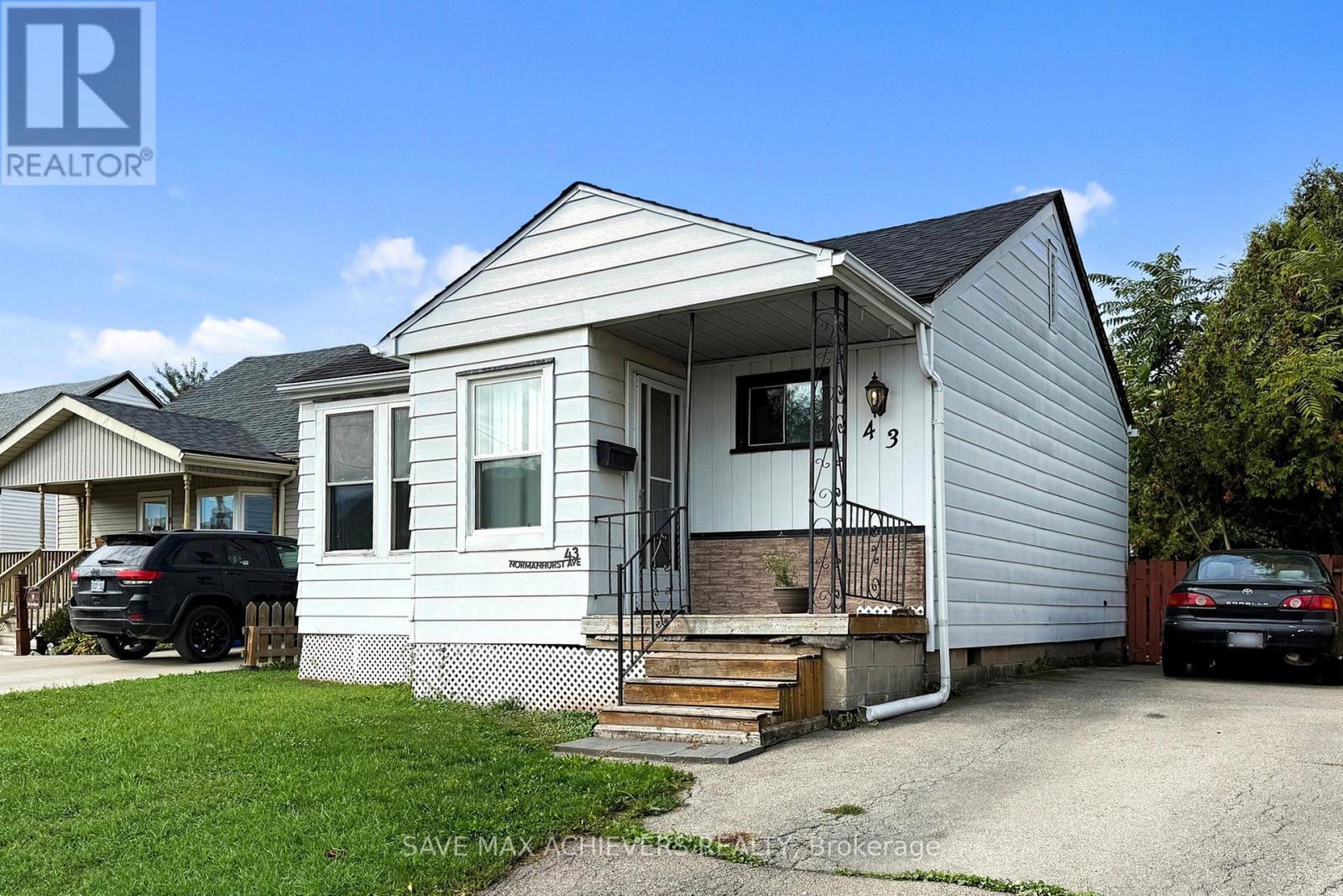 43 Normanhurst Avenue, Hamilton, Ontario  L8H 5M3 - Photo 5 - X12464573