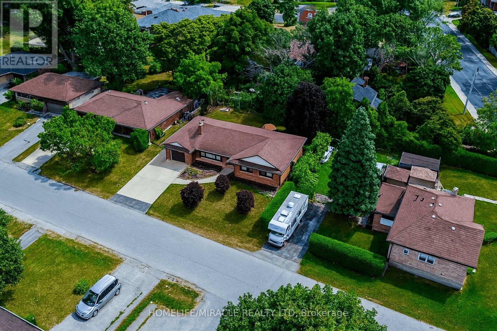 18 MANOR PLACE, Hamilton, Ontario