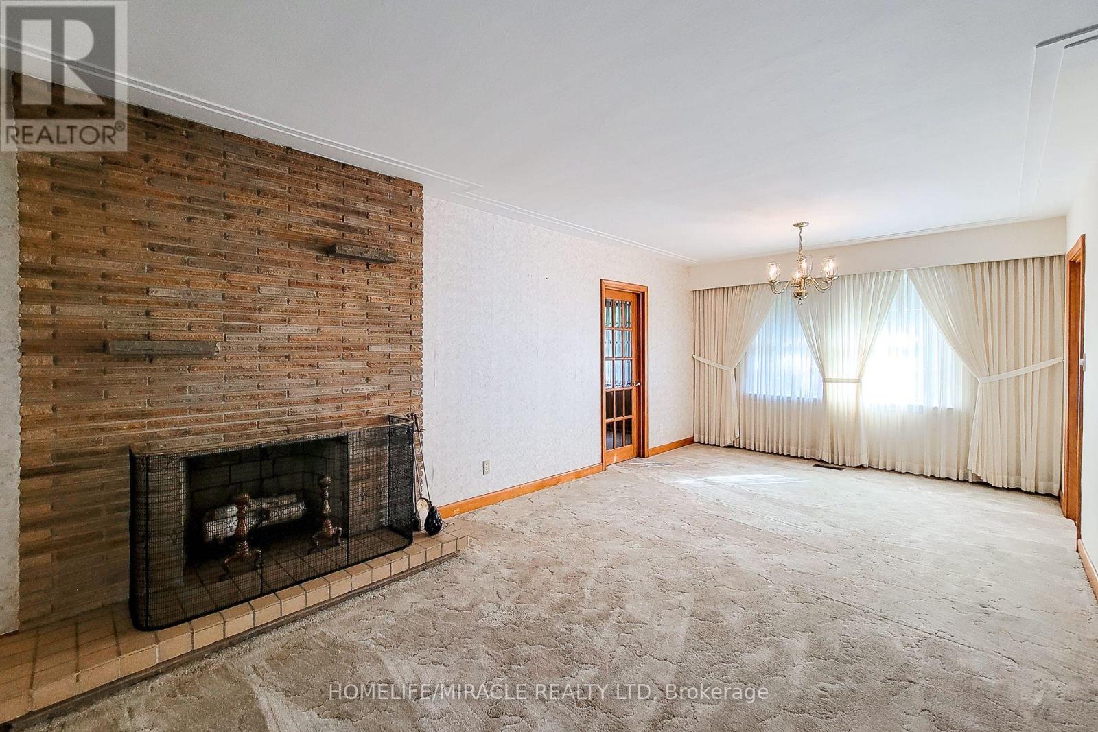 18 Manor Place, Hamilton, Ontario  L8G 3S9 - Photo 13 - X12464597
