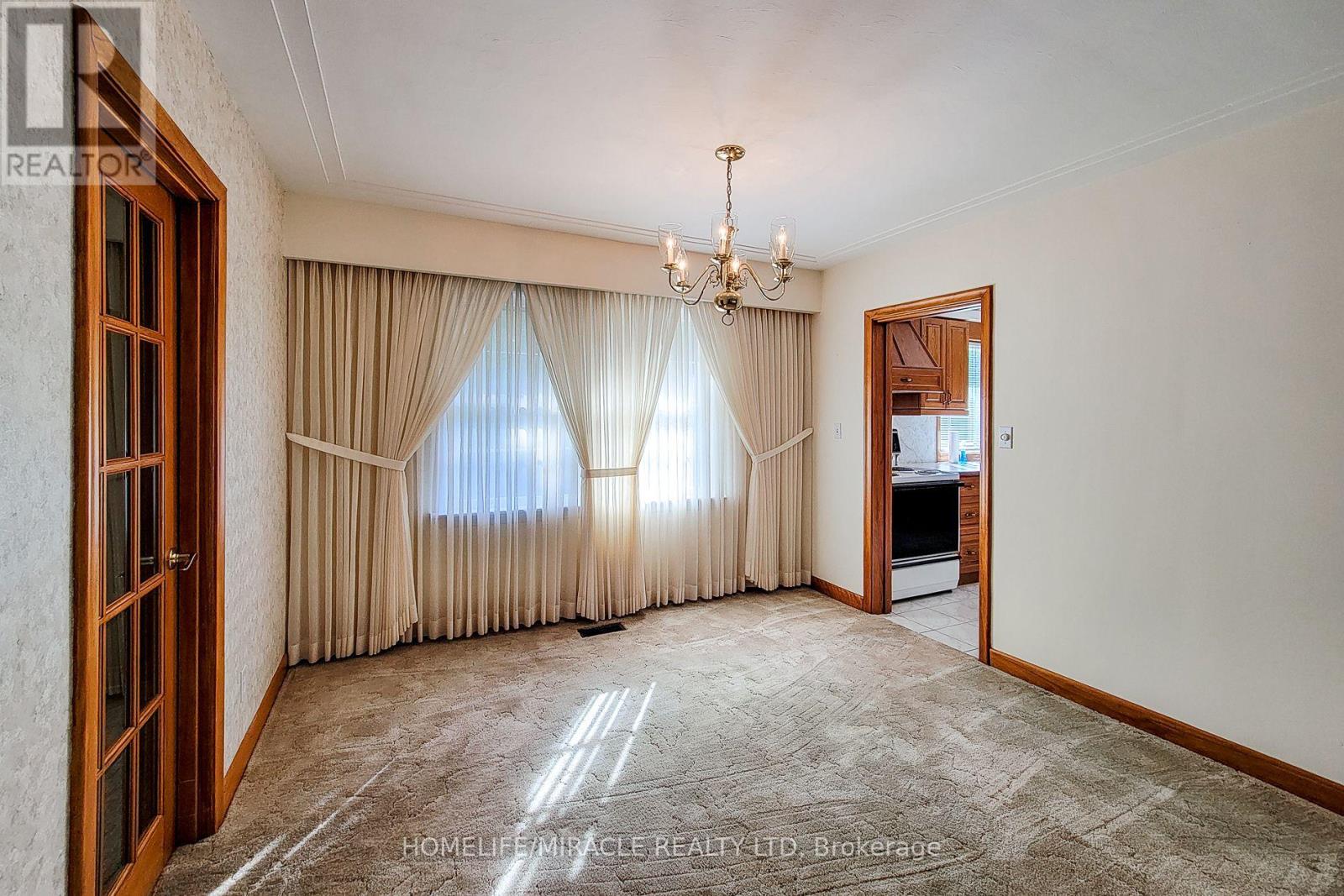 18 Manor Place, Hamilton, Ontario  L8G 3S9 - Photo 18 - X12464597