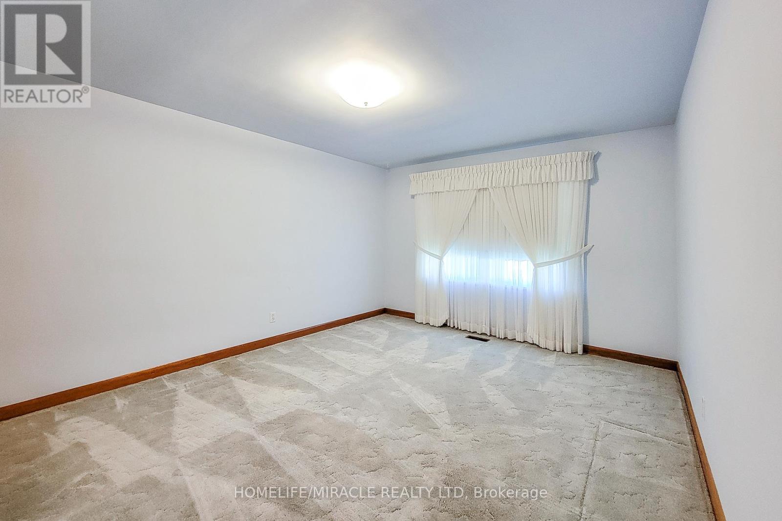 18 Manor Place, Hamilton, Ontario  L8G 3S9 - Photo 24 - X12464597