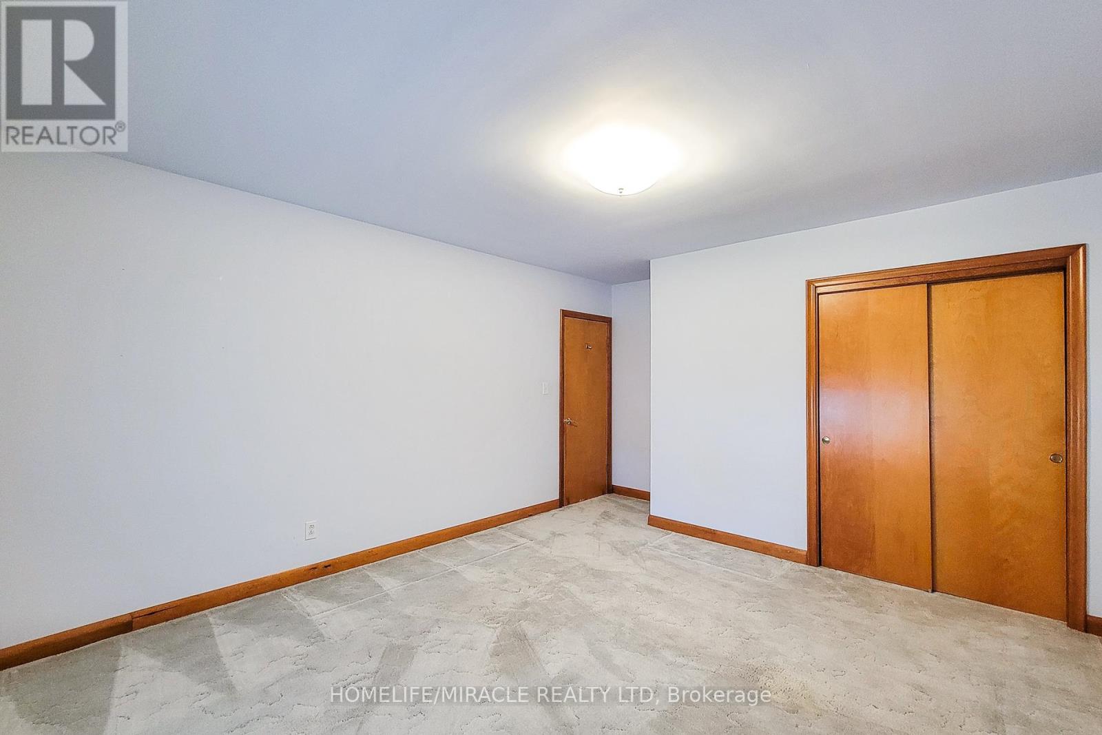 18 Manor Place, Hamilton, Ontario  L8G 3S9 - Photo 25 - X12464597