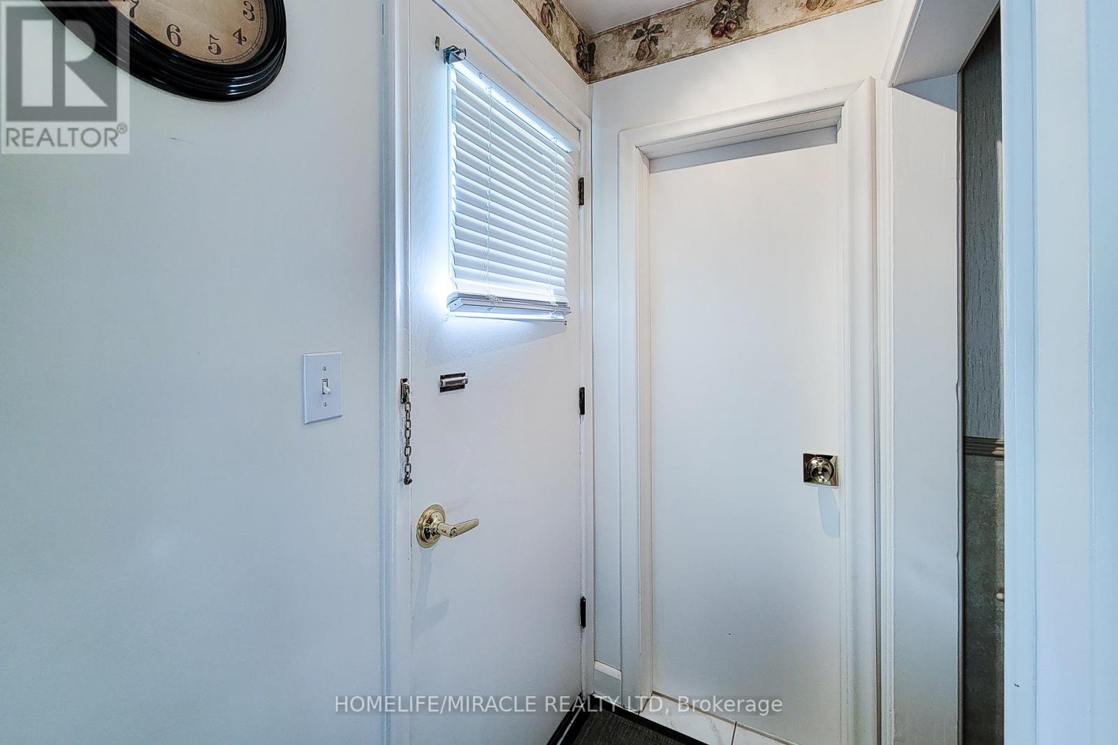 18 Manor Place, Hamilton, Ontario  L8G 3S9 - Photo 33 - X12464597