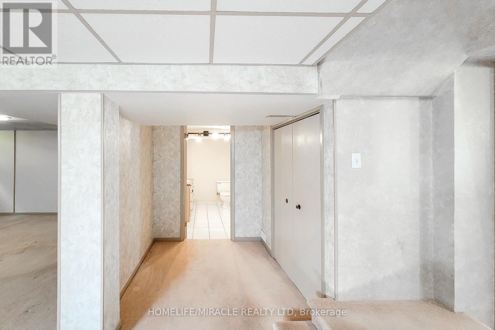 18 Manor Place, Hamilton, Ontario  L8G 3S9 - Photo 37 - X12464597