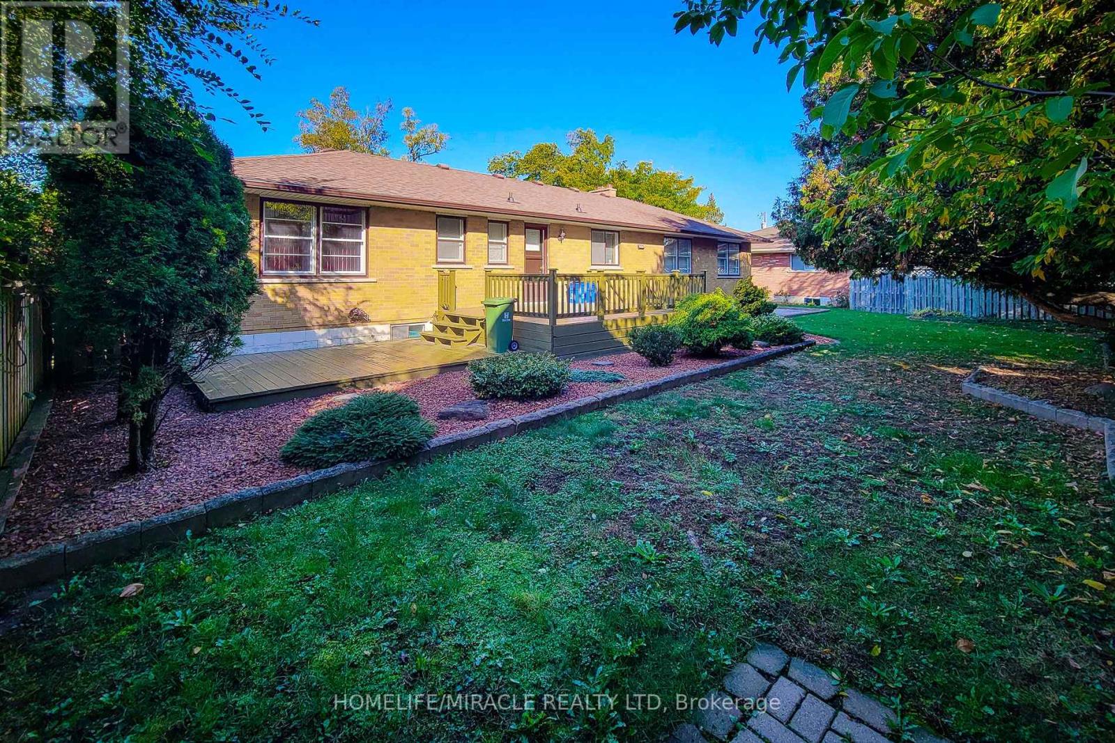 18 Manor Place, Hamilton, Ontario  L8G 3S9 - Photo 42 - X12464597