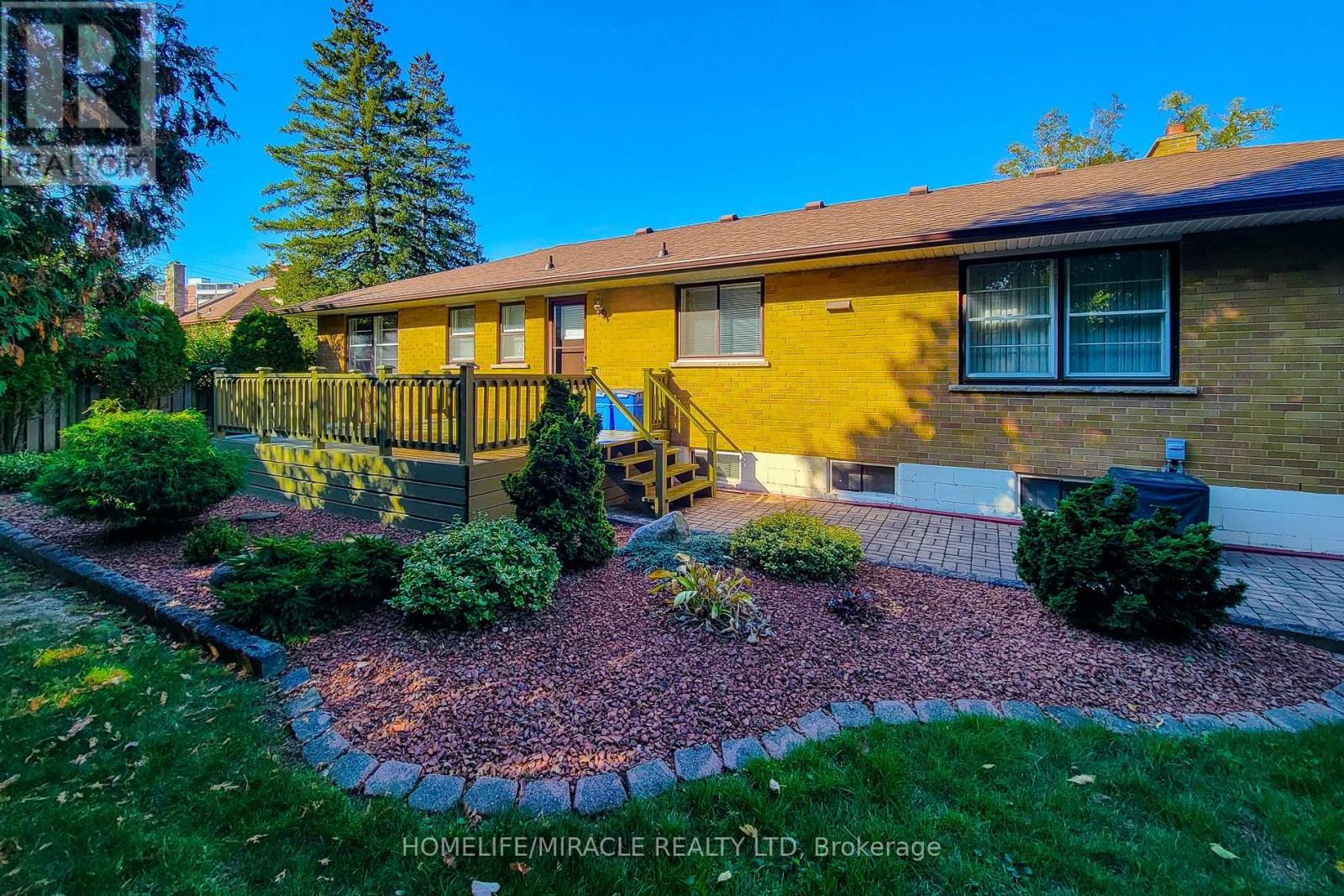 18 Manor Place, Hamilton, Ontario  L8G 3S9 - Photo 46 - X12464597