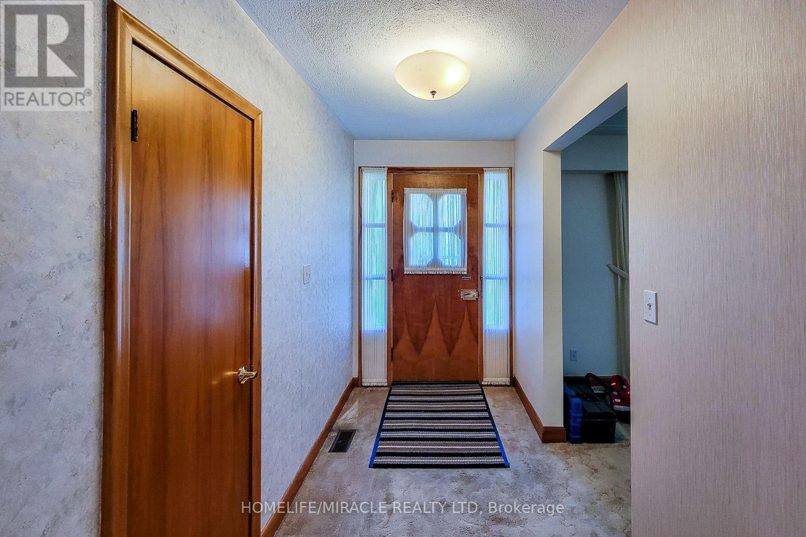 18 Manor Place, Hamilton, Ontario  L8G 3S9 - Photo 7 - X12464597