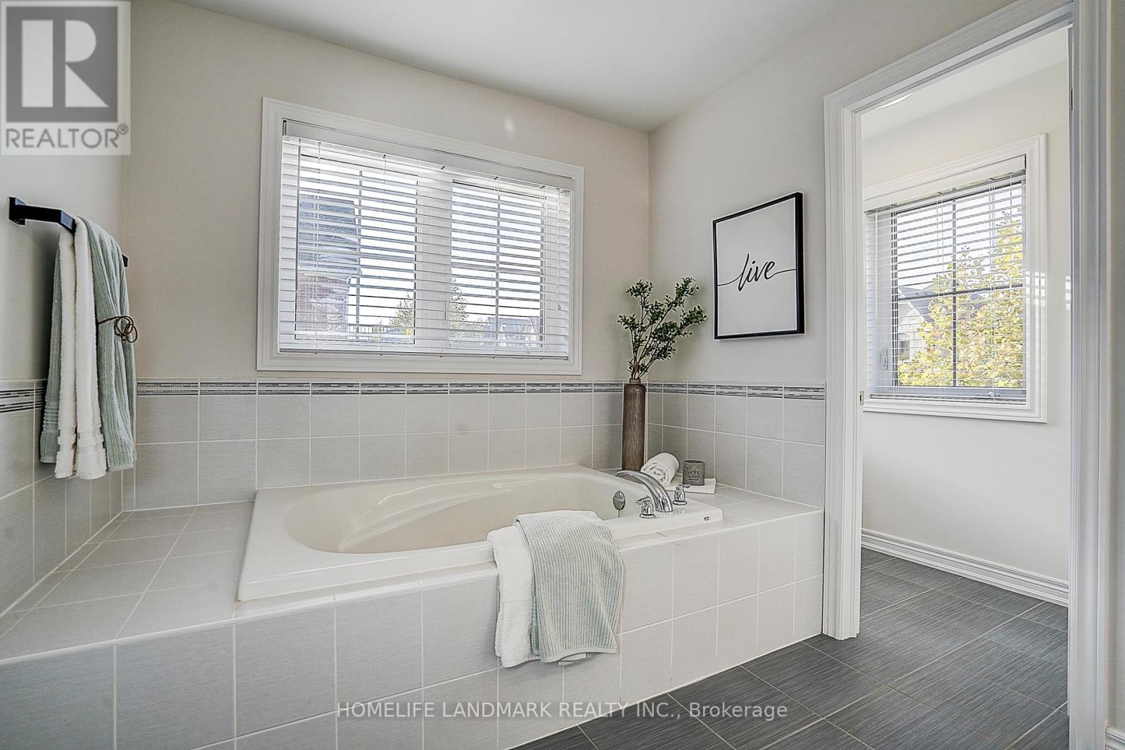 174 Sharon Creek Drive, East Gwillimbury, Ontario  L9N 0P9 - Photo 36 - N12462044