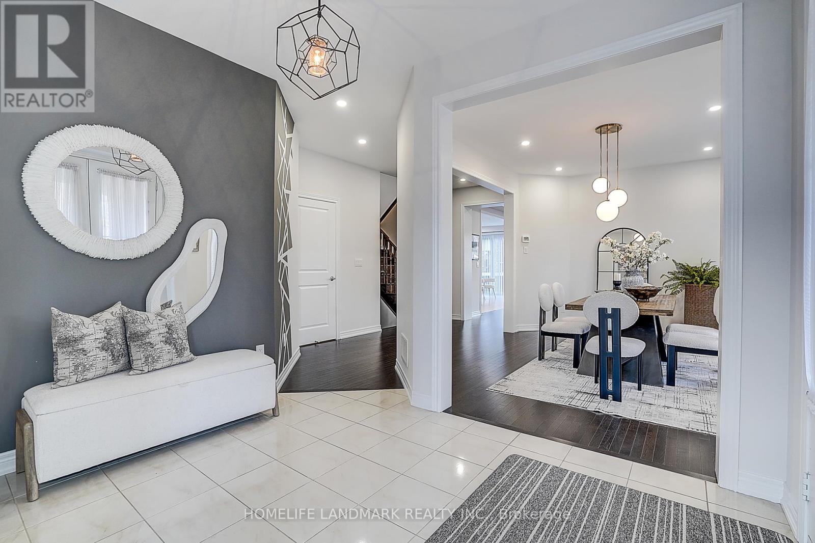 174 Sharon Creek Drive, East Gwillimbury, Ontario  L9N 0P9 - Photo 4 - N12462044