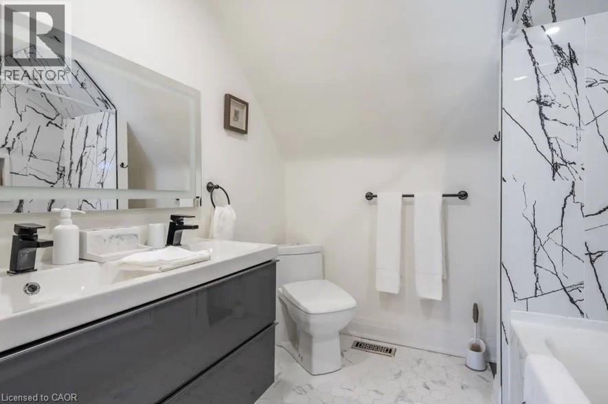 122 Queensdale Avenue E, Hamilton, Ontario  L9A 1K3 - Photo 13 - 40770392