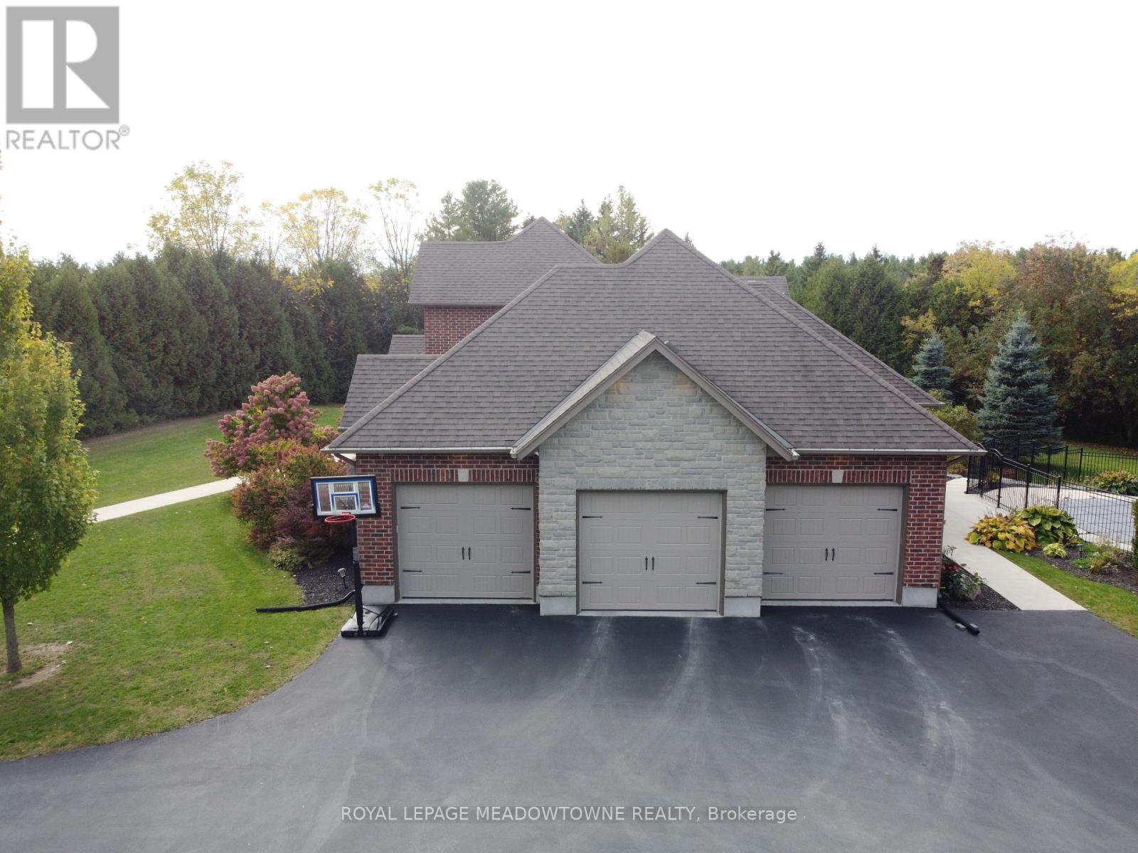 7412 Boyce Drive, Puslinch, Ontario  N0B 2J0 - Photo 45 - X12364228