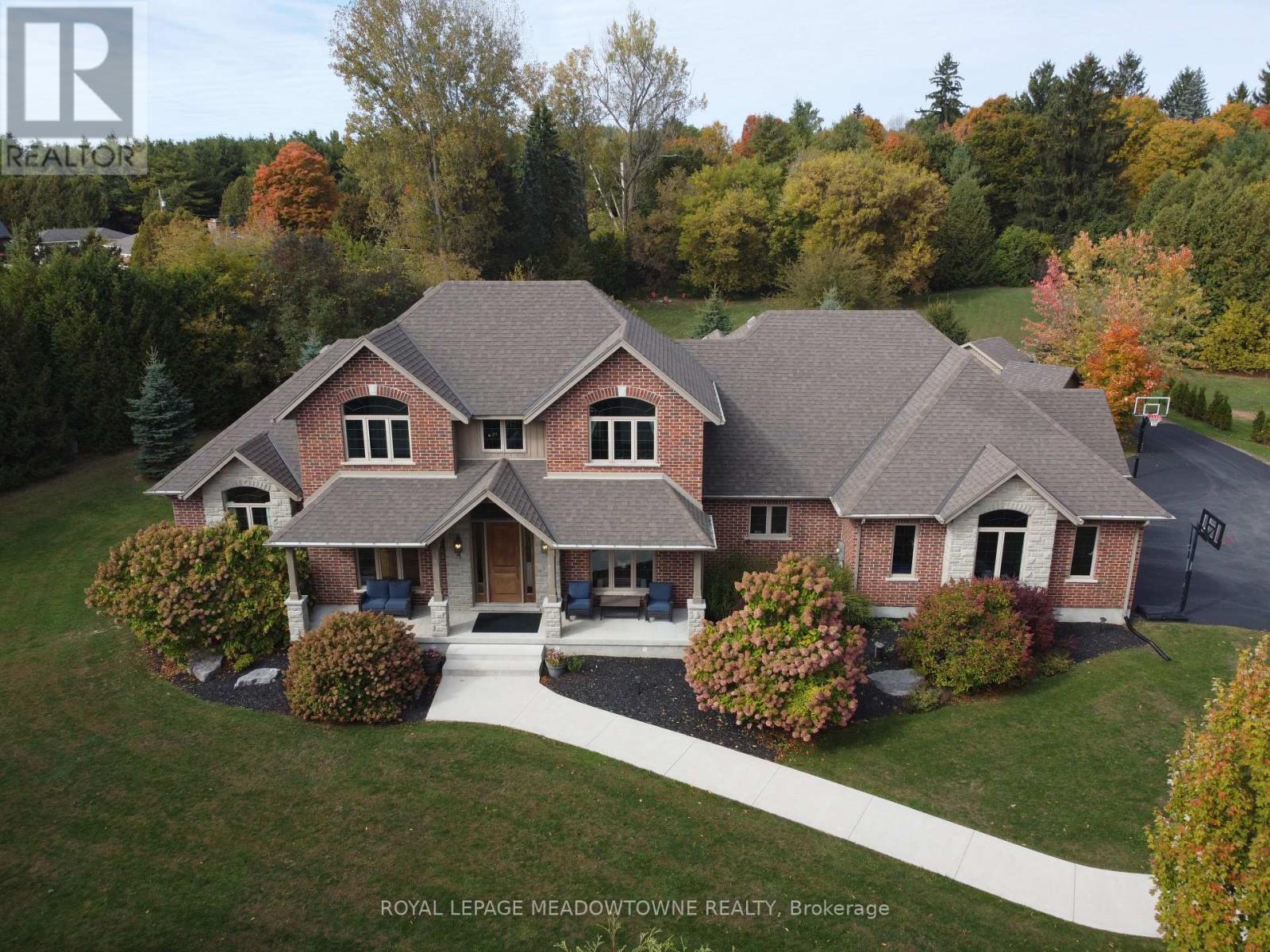 7412 Boyce Drive, Puslinch, Ontario  N0B 2J0 - Photo 3 - X12364228
