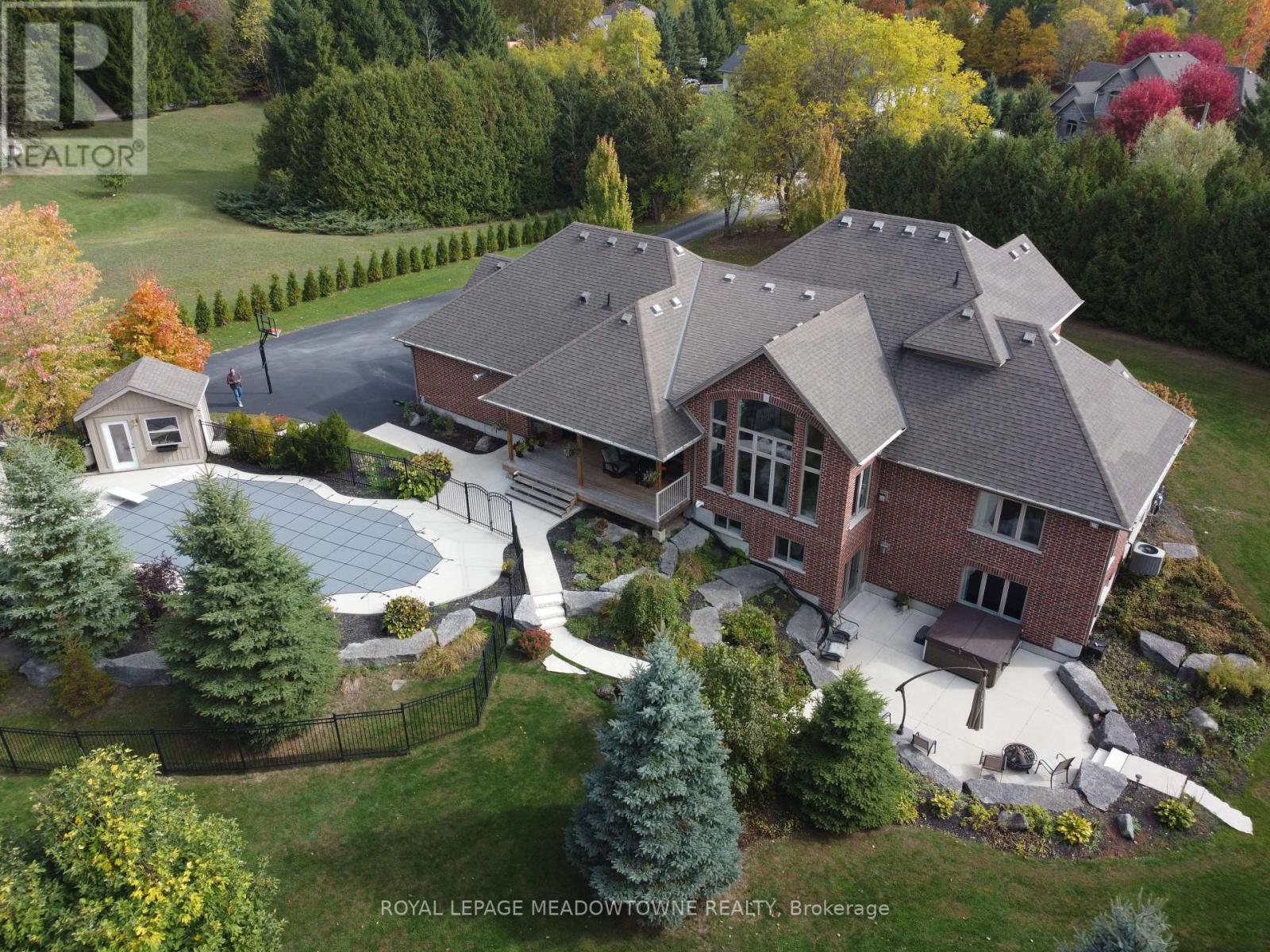 7412 Boyce Drive, Puslinch, Ontario  N0B 2J0 - Photo 47 - X12364228