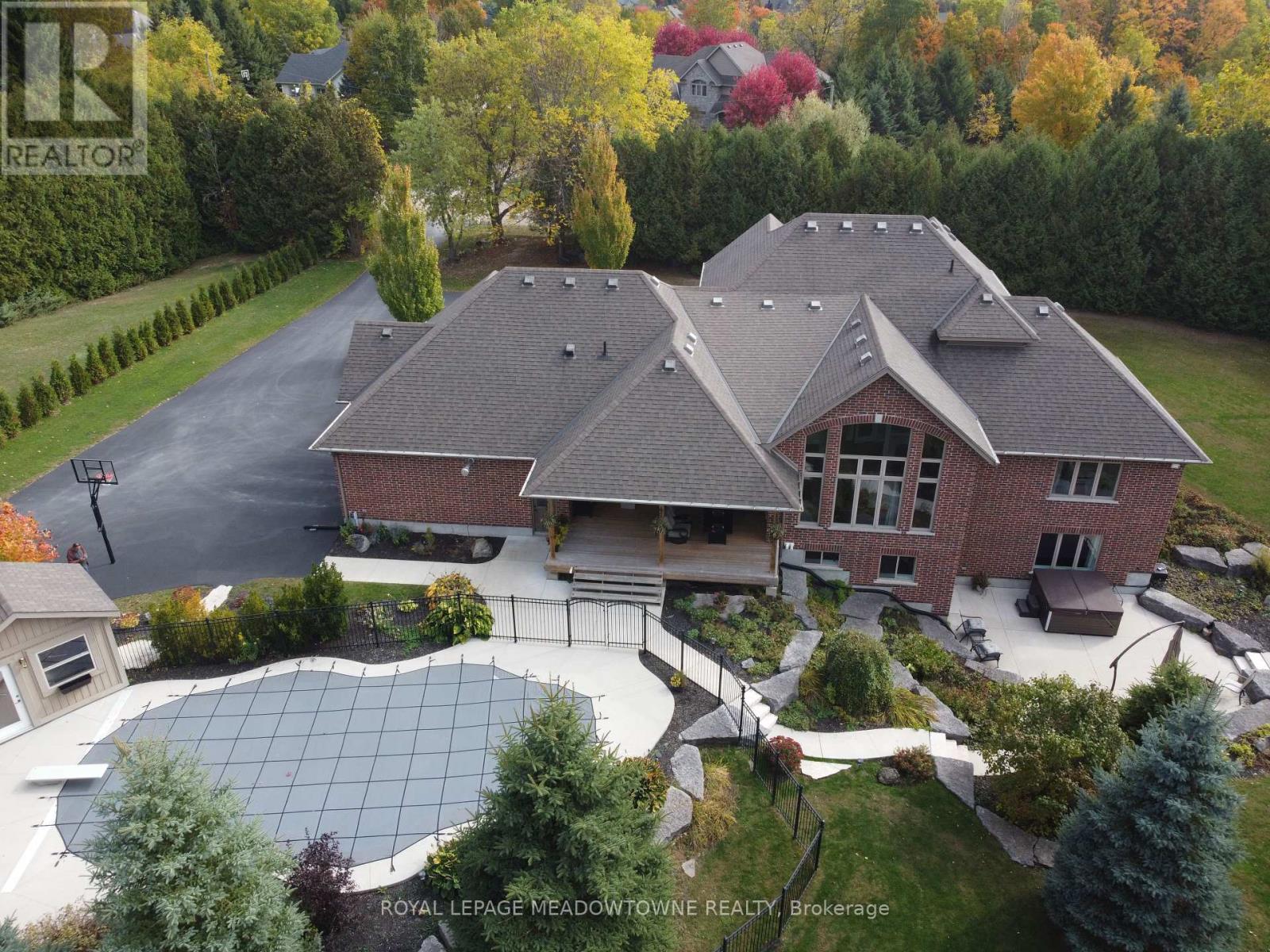 7412 Boyce Drive, Puslinch, Ontario  N0B 2J0 - Photo 46 - X12364228