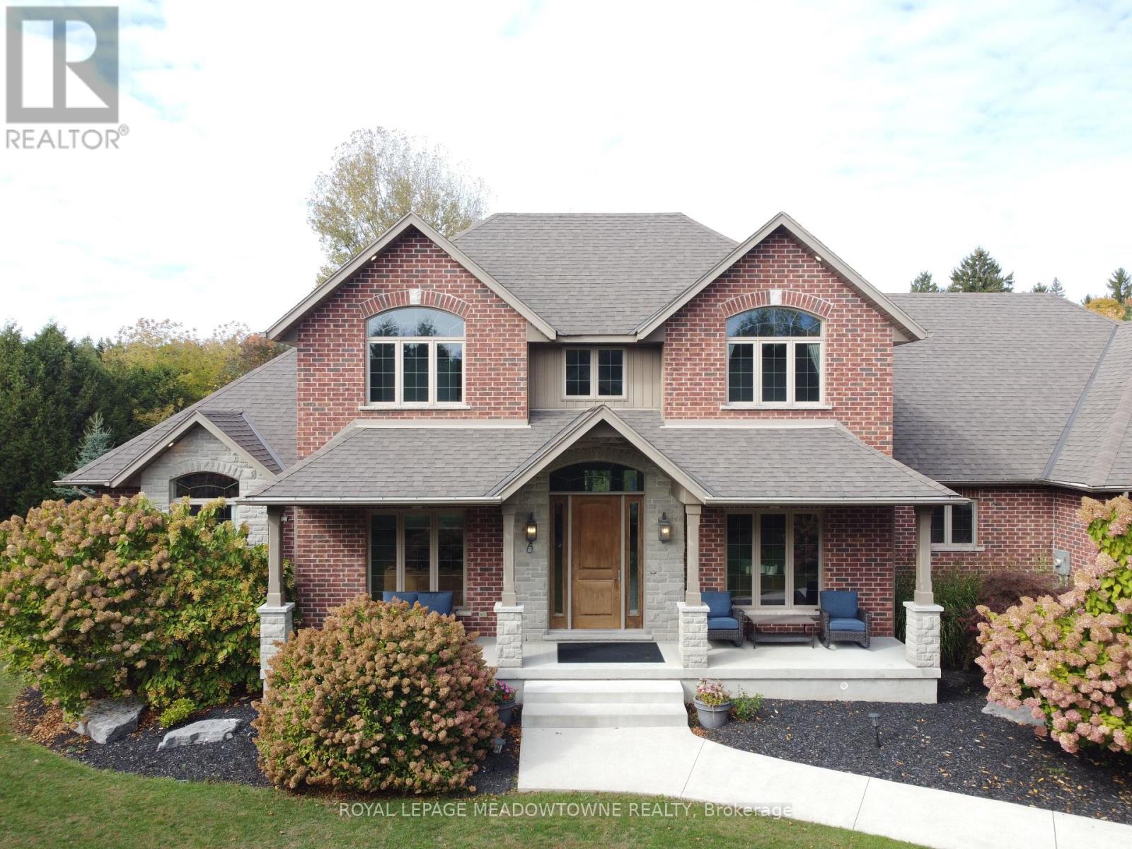 7412 Boyce Drive, Puslinch, Ontario  N0B 2J0 - Photo 4 - X12364228