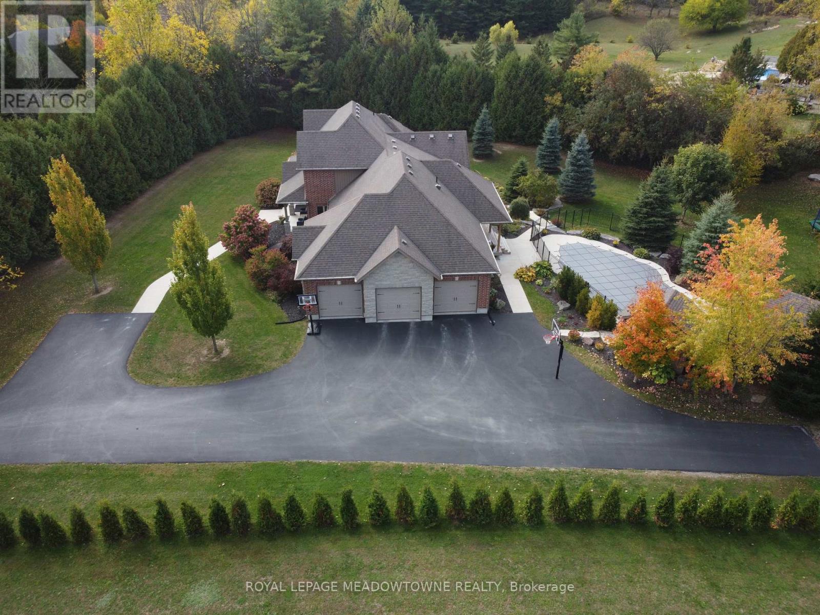7412 Boyce Drive, Puslinch, Ontario  N0B 2J0 - Photo 44 - X12364228