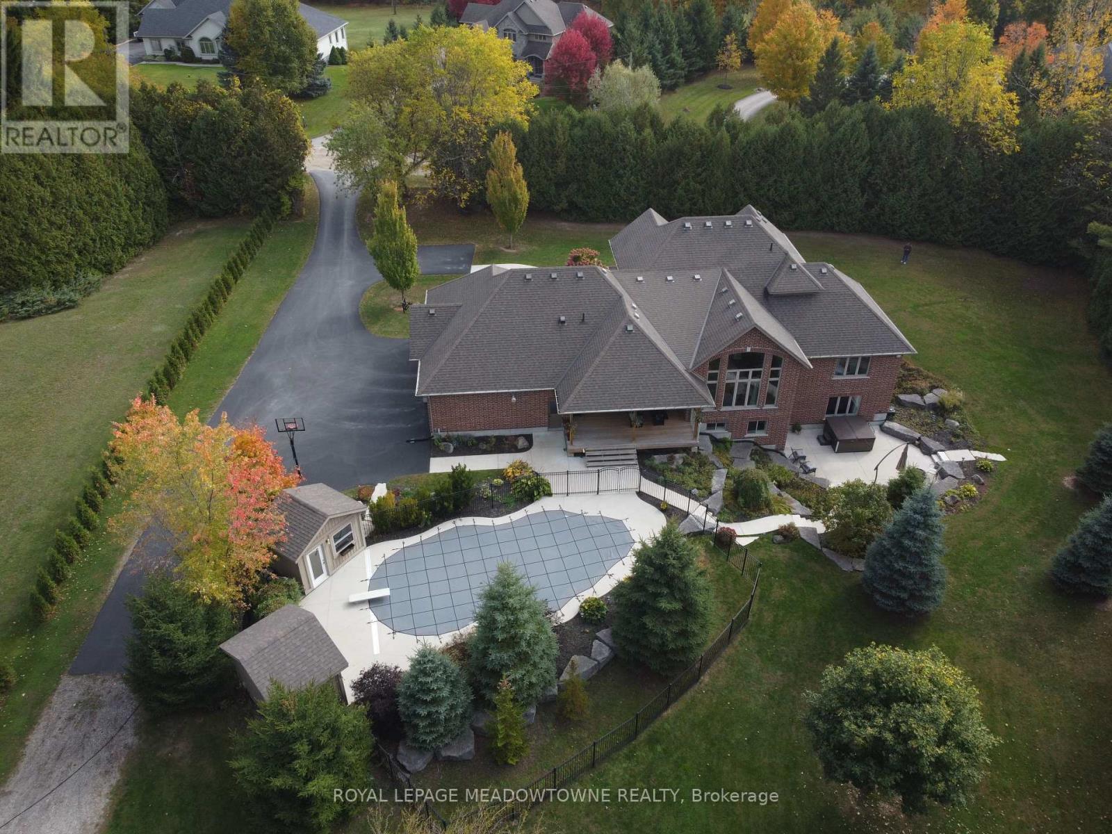 7412 Boyce Drive, Puslinch, Ontario  N0B 2J0 - Photo 2 - X12364228