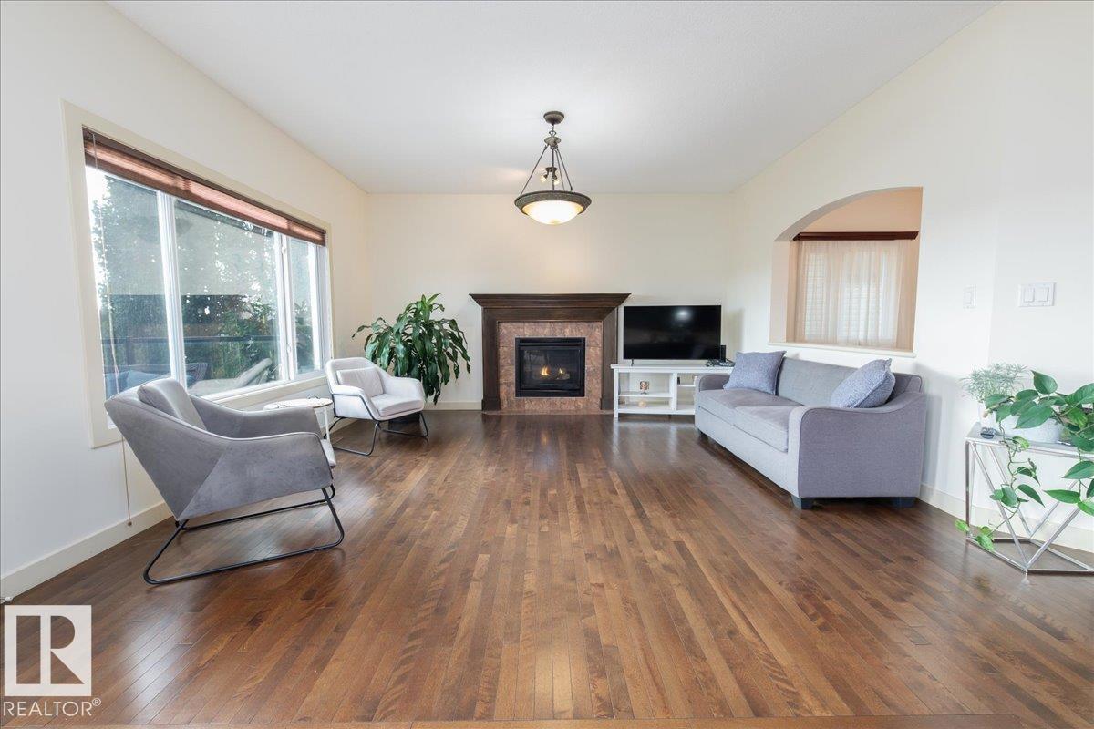 7521 Speaker Wy Nw, Edmonton, Alberta  T6R 0P2 - Photo 8 - E4462107