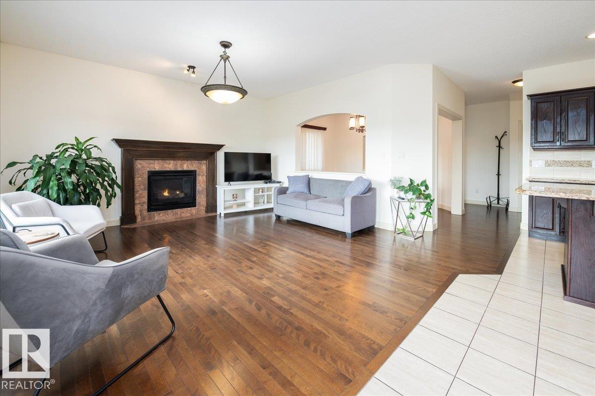 7521 Speaker Wy Nw, Edmonton, Alberta  T6R 0P2 - Photo 7 - E4462107