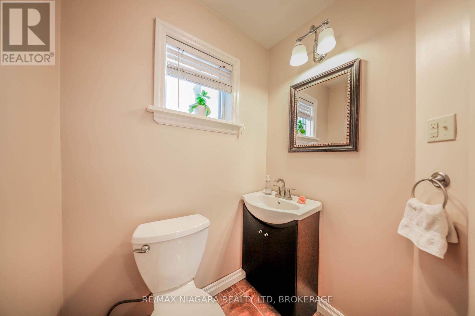 82 Devon Road, St. Catharines (Vine/linwell), Ontario  L2N 1X6 - Photo 12 - X12464640