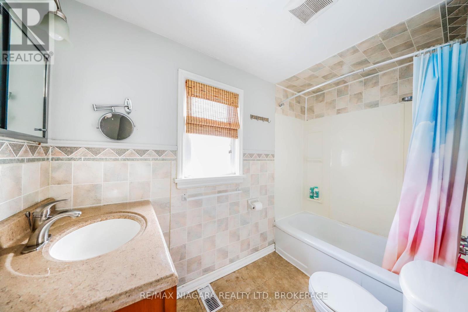 82 Devon Road, St. Catharines (Vine/linwell), Ontario  L2N 1X6 - Photo 15 - X12464640