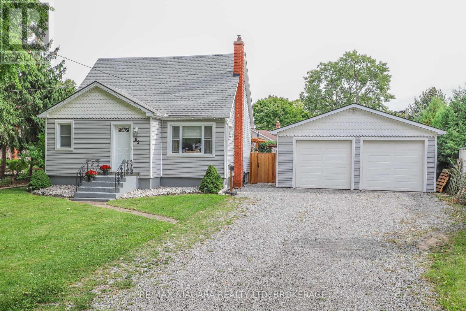 82 Devon Road, St. Catharines (Vine/linwell), Ontario  L2N 1X6 - Photo 3 - X12464640