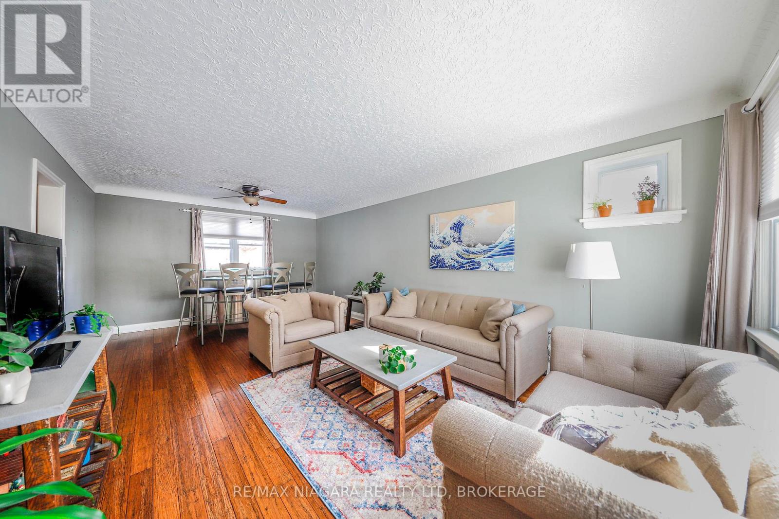 82 Devon Road, St. Catharines (Vine/linwell), Ontario  L2N 1X6 - Photo 5 - X12464640