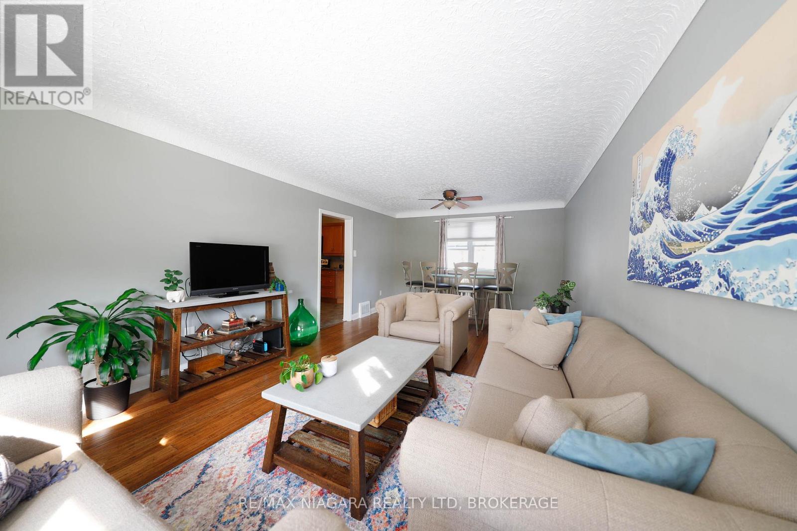82 Devon Road, St. Catharines (Vine/linwell), Ontario  L2N 1X6 - Photo 7 - X12464640