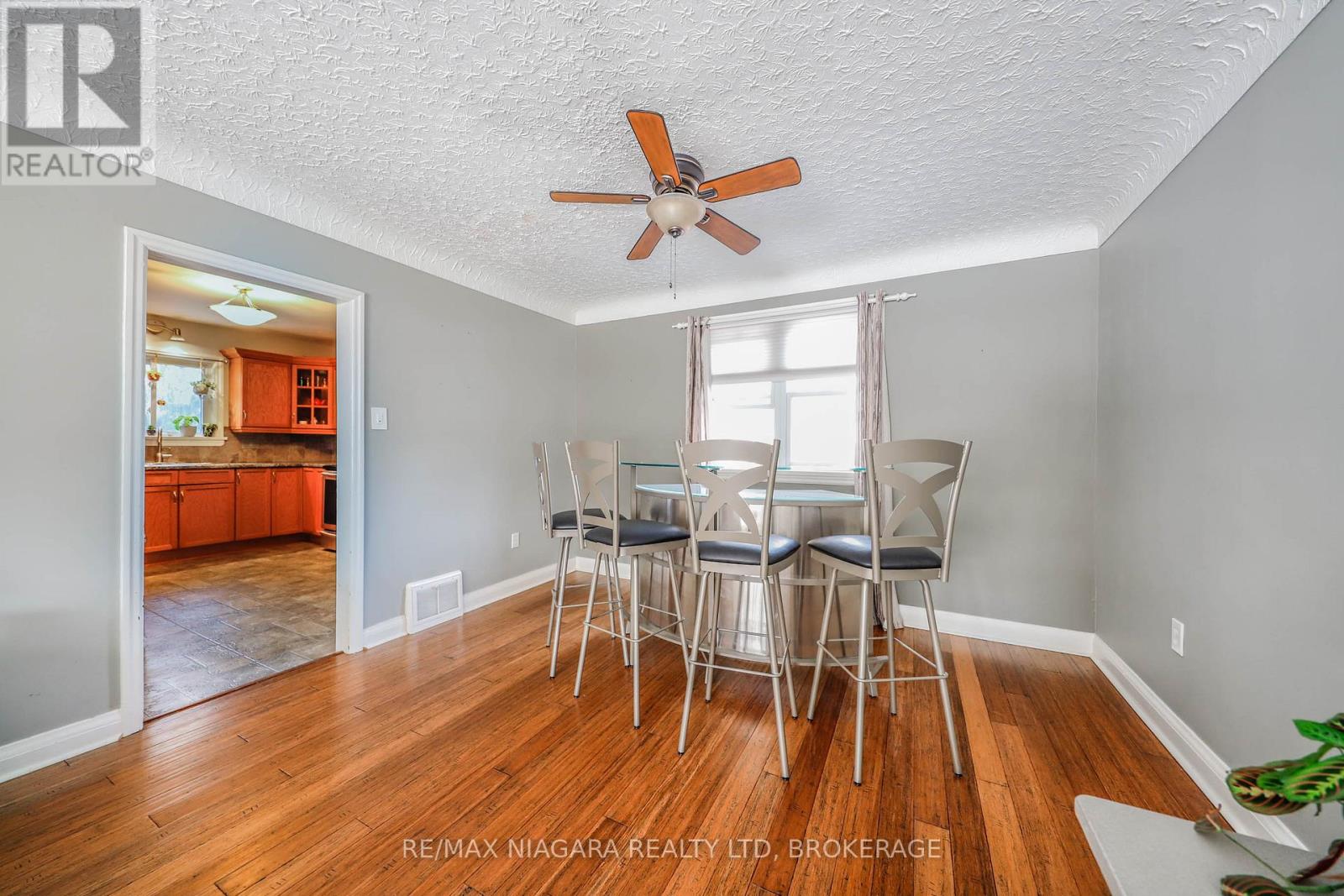82 Devon Road, St. Catharines (Vine/linwell), Ontario  L2N 1X6 - Photo 8 - X12464640