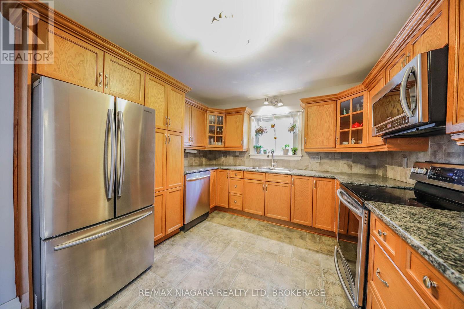 82 Devon Road, St. Catharines (Vine/linwell), Ontario  L2N 1X6 - Photo 9 - X12464640